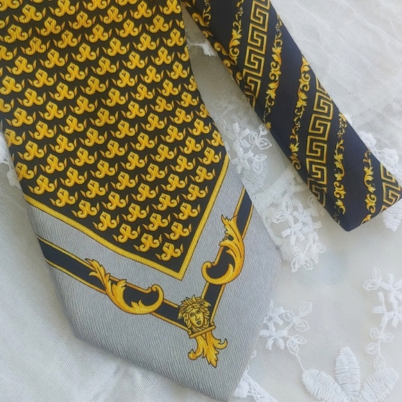 Versace Men's 100% Silk Tie in Gold, Cream and Black with Medusa - Picture 1 of 11